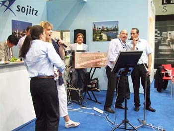 Karaoke-Event der Firma Sowitz als Messe Attraktion in Düsseldorf.